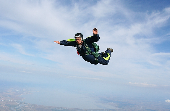 А я летаю и вам желаю! Хоть раз попробовать полёт. Тебе понравится, я знаю, как только сядешь в самолёт. 