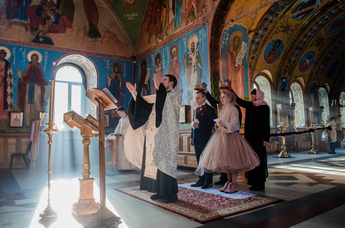 Церковное пение  применялось и применяется при "пограничном" обряде - свадьбе и венчании.