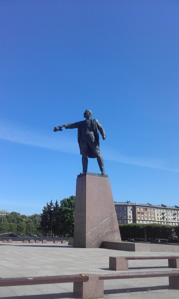 Фото сделано автором. Интересно, если бы у Ленина "были деньги", он бы правда сделал мировую революцию?