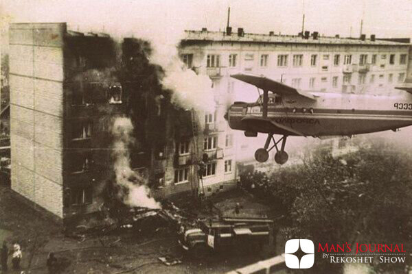 Ревнивый муж спикировал на дом, где должна была быть его супруга.