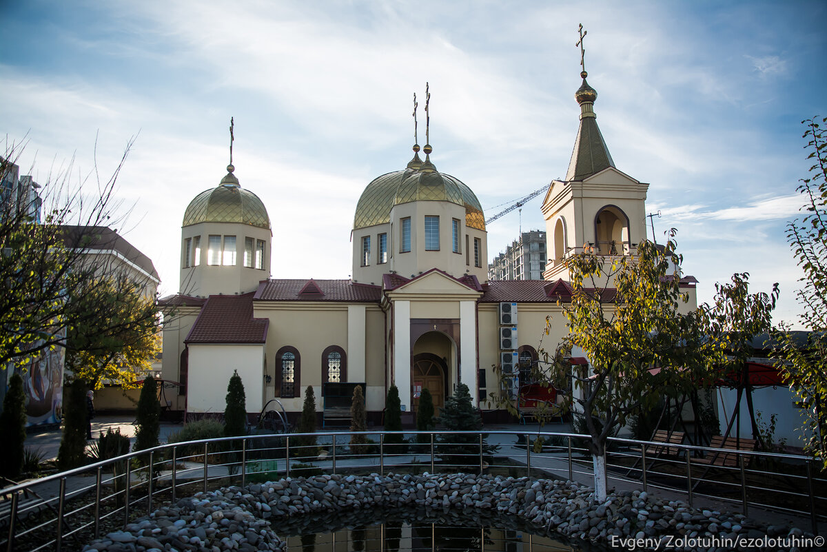 В чечне есть православные храмы. Православные храмы в Чечне. Православный храм в Грозном. Христианский храм в Грозном. Православный храм в Грозном фото.