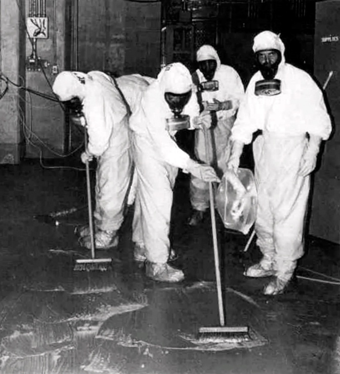 Что произошло в 1979 году. Авария на аэс в сша 1979. Столкновение ту 134 над днепродзержинском. Авария в сша на атомной станции 1979. Авария на аэс в сша 1979.
