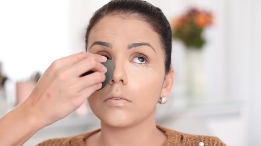 Спонж отличное решение для нанесения макияжа на  кожу