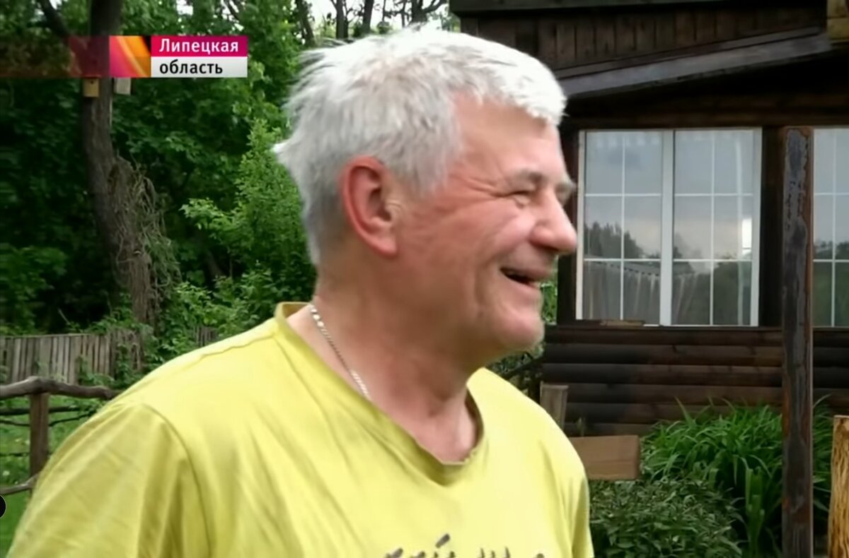 Миллионер потратил весь выигрыш. На часть денег очистил озеро и сделал хорошую дорогу для односельчан.