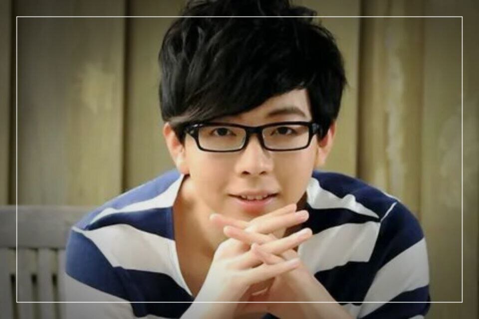 Китайский певец Ху Ся.