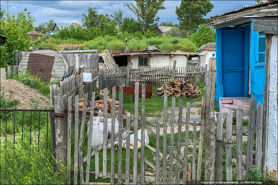Как живут люди в казахских деревнях (во дворы домов лучше вообще не заглядывать)4