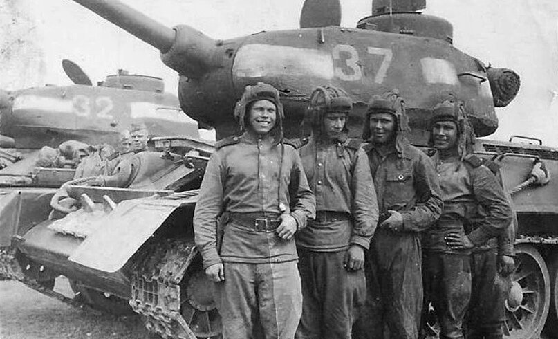 Экипаж 34 85. Экипаж 34 85. Экипаж танка т-34 под командованием михаила катукова. Т-34-85 8 гвардейский танковый корпус. Экипаж танка т-34.