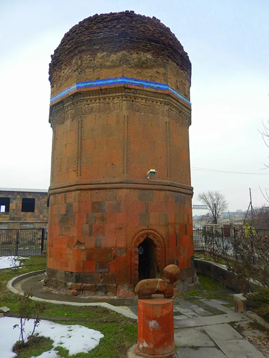 Мавзолей тюркских правителей из династии Кара-Коюнлу (1413 год) в селе Джафарабад