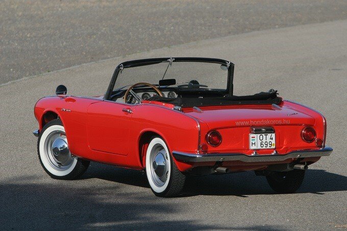 Honda S600 сзади. Источник фото: drive2.ru