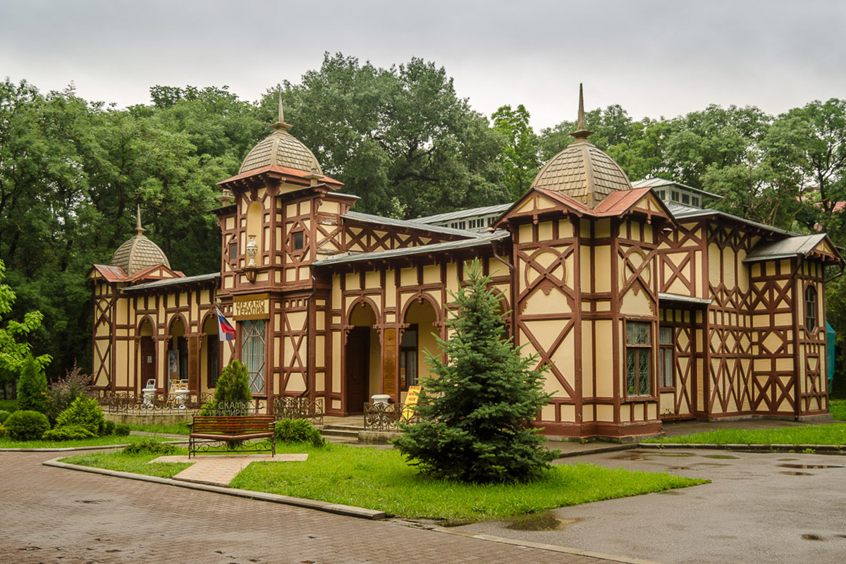 Кунаково ставропольский край. Ессентуки город парк Курортный. Курортный парк Ессентуки здание механотерапии. Цандеровский институт механотерапии в Ессентуках. Центр механотерапии в курортном парке Ессентуков