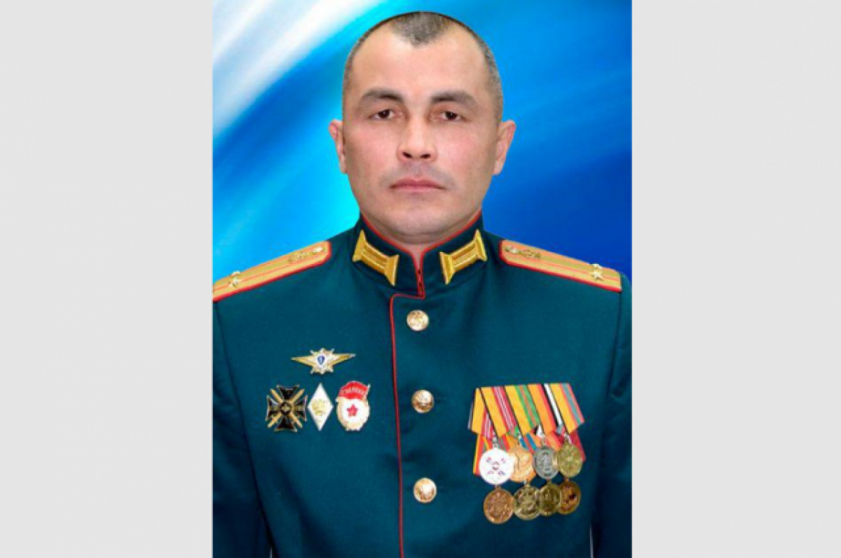    Сергей Шойгу вручил звезду Героя России тюменцу Рустаму Сайфуллину