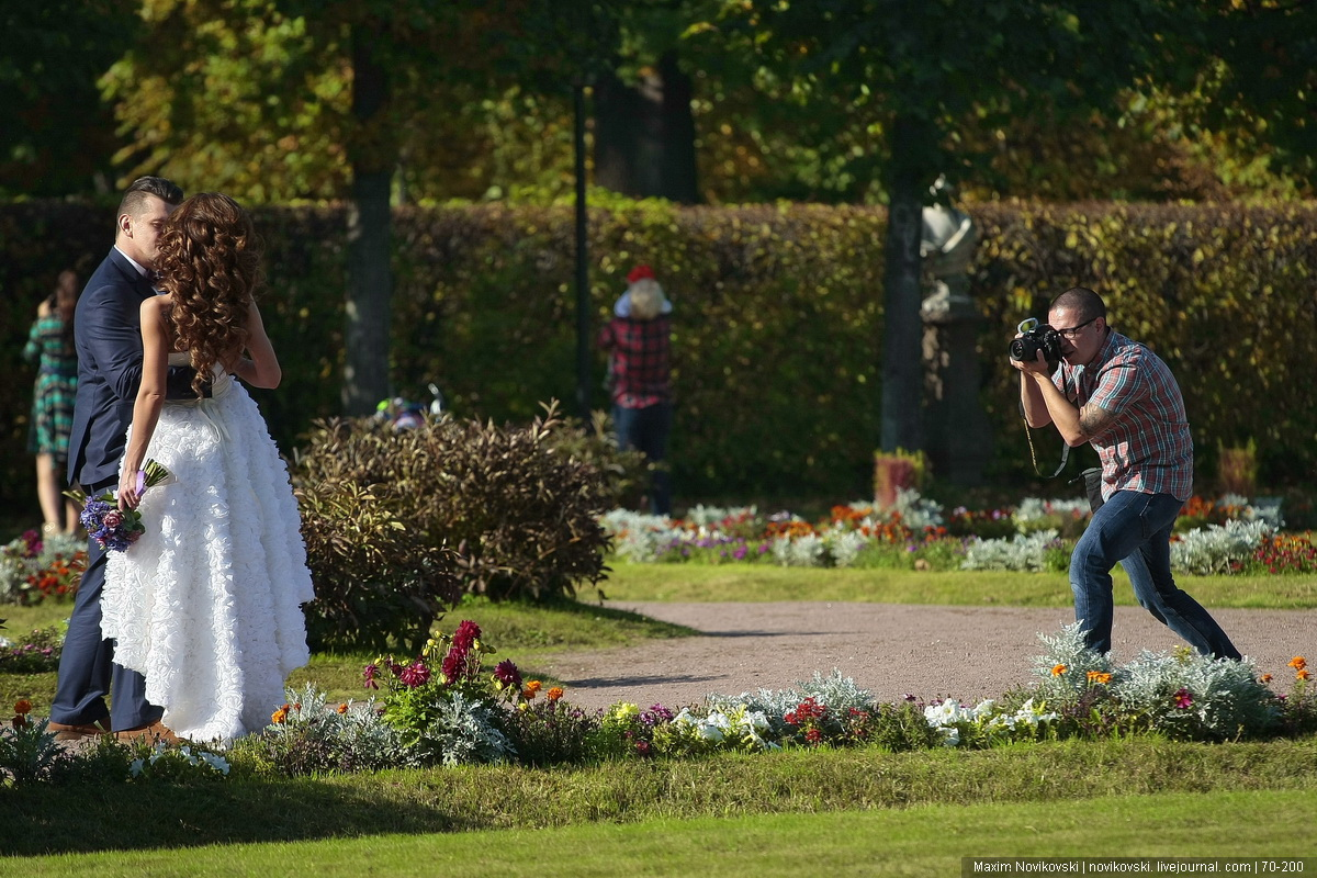 Свадьба для бывшего читать полностью. Невеста в белом платье обнимает тень своего погибшего жениха-солдата.
