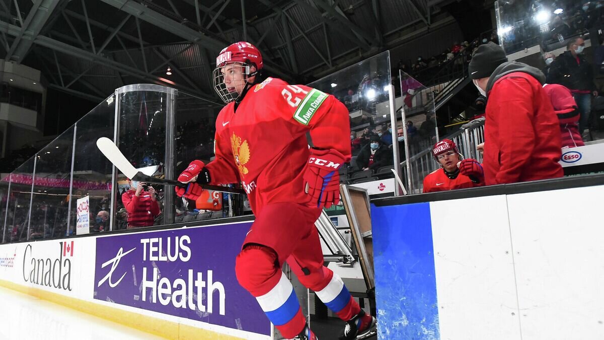    Хоккеист молодежной сборной России Данила Юров© Фото : iihf.com / Matt Zambonin