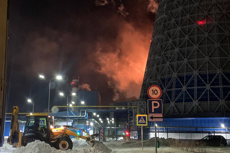 Нижнекамск переживал ЧП довольно буднично. В промышленной части города не было зевак, как это обычно случается при пожарах Фото: Разим Сабиров
