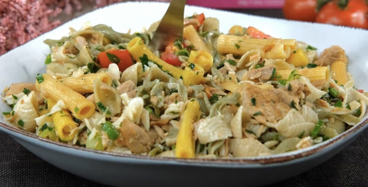 Салат с тунцом консервированным: рецепты