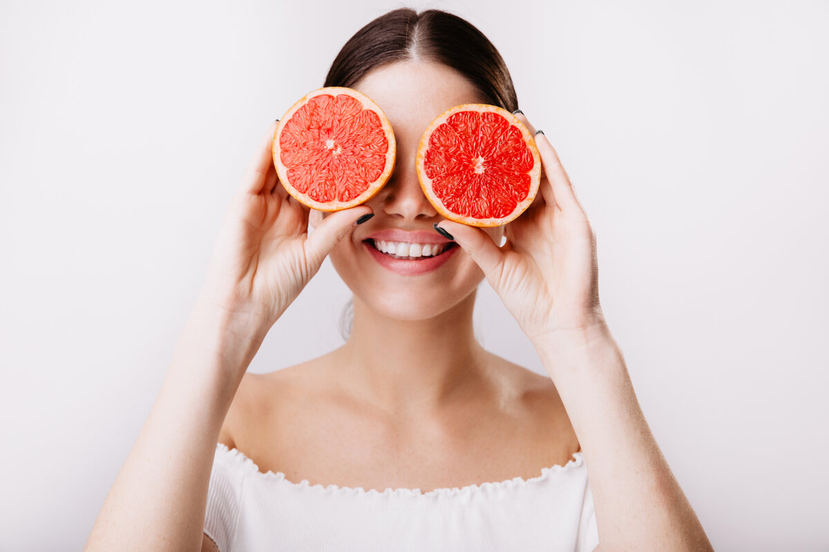 Обычно грейпфрут созревает к зиме, поэтому в это время можно приобрести наиболее свежие и спелые плоды