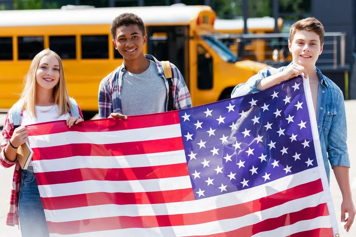 They five year students. Школьники США. Школьники в Америке. Студенты Америки. Среднее образование в США.