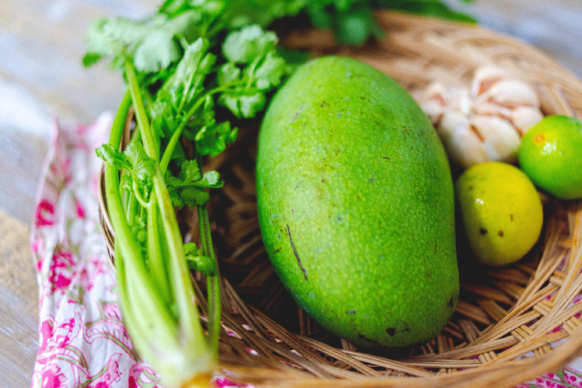 сочетание манго, чеснока и пряностей любят использовать в кухнях разных стран