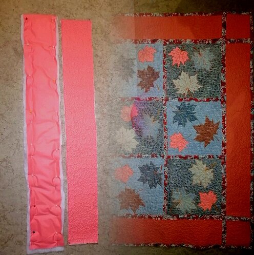 В  этой  публикации   описано  окончание моей   работы  над квилтом "Серебряный дождь"  - окантовка квилта полосами и  обработка края