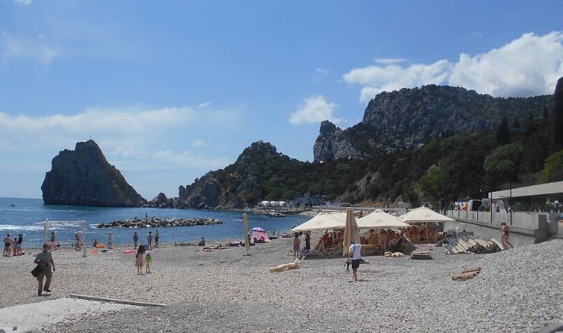 Городской пляж Симеиза открыли к сезону после трехлетнего ремонта