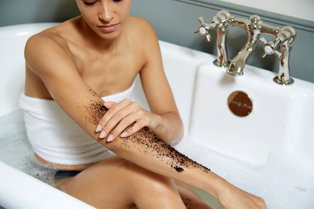 Не стоит тереть кожу с ожогом скрабами. Источник: podarkovoz.ru