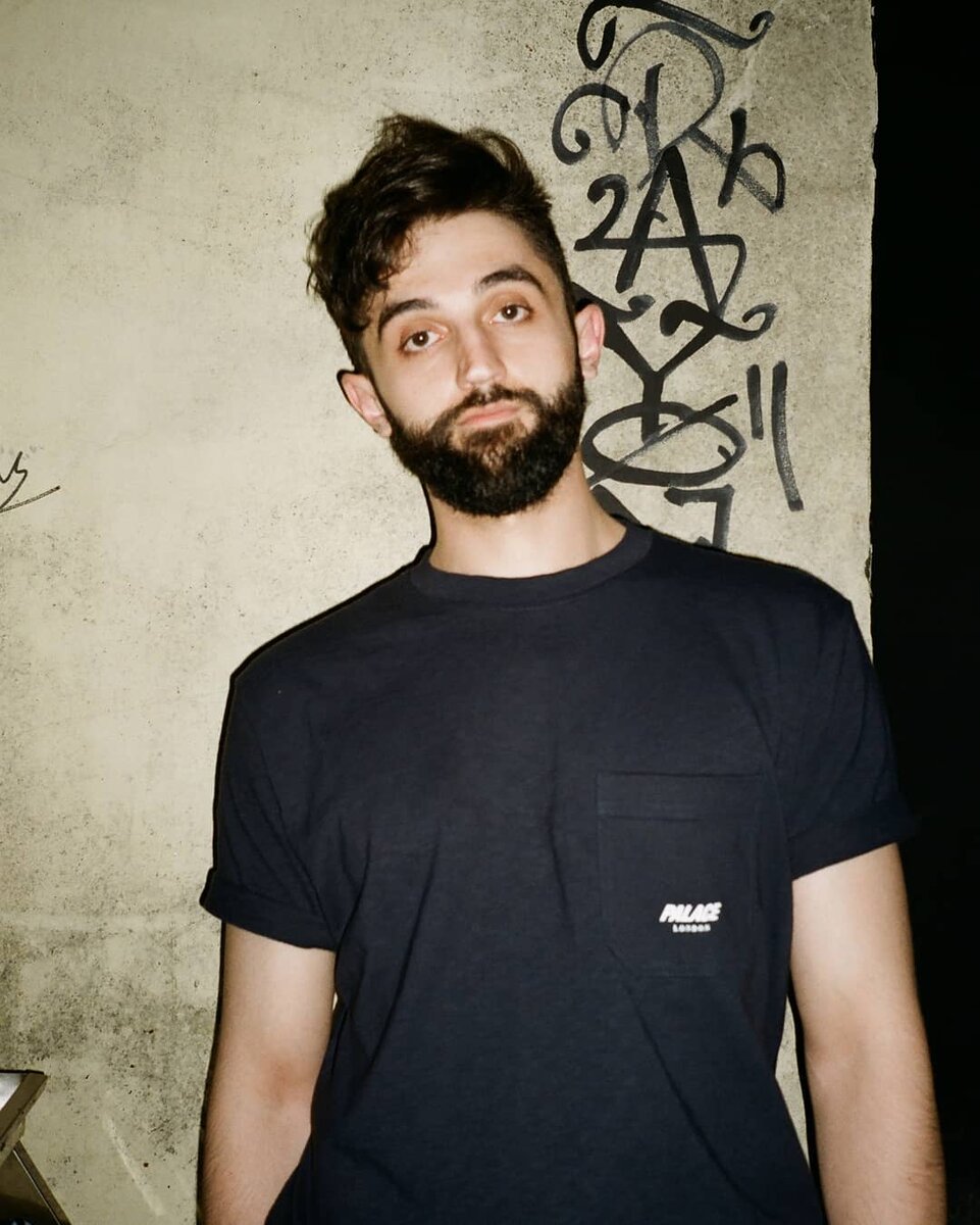 Многие любители популярного шоу на ютуб ЧБД заметили что рептилоид перестал появляться на передаче. Куда он пропал спросили у Нурлана Сабурова.