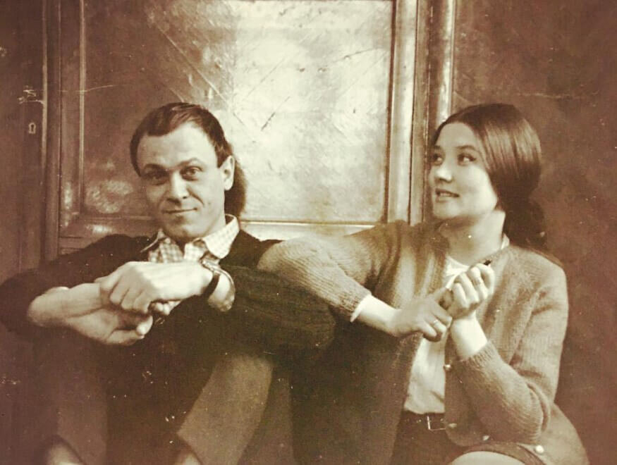 Cчитается, что актерские браки недолговечны, тем ценнее примеры крепких звездных семей. Слава, успех, толпы поклонниц и море соблазнов не смогли повлиять на чувства этих людей.-3-3