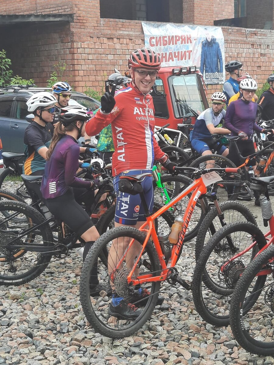 Позирую на фоне Рейтера)))