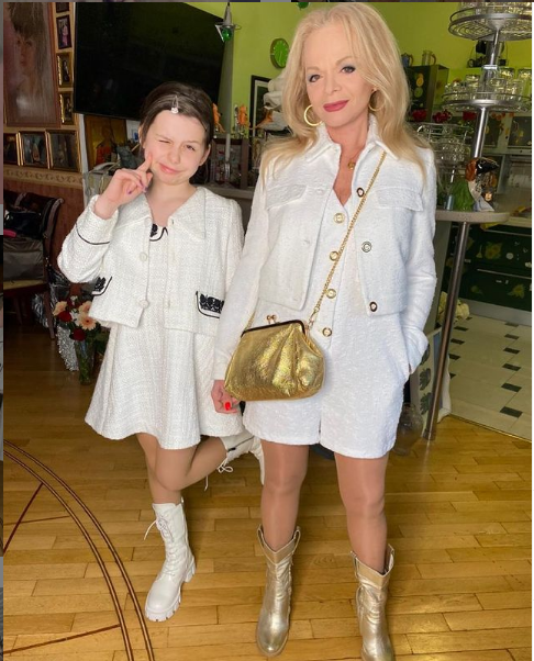 Лариса Долина с внучкой Сашей