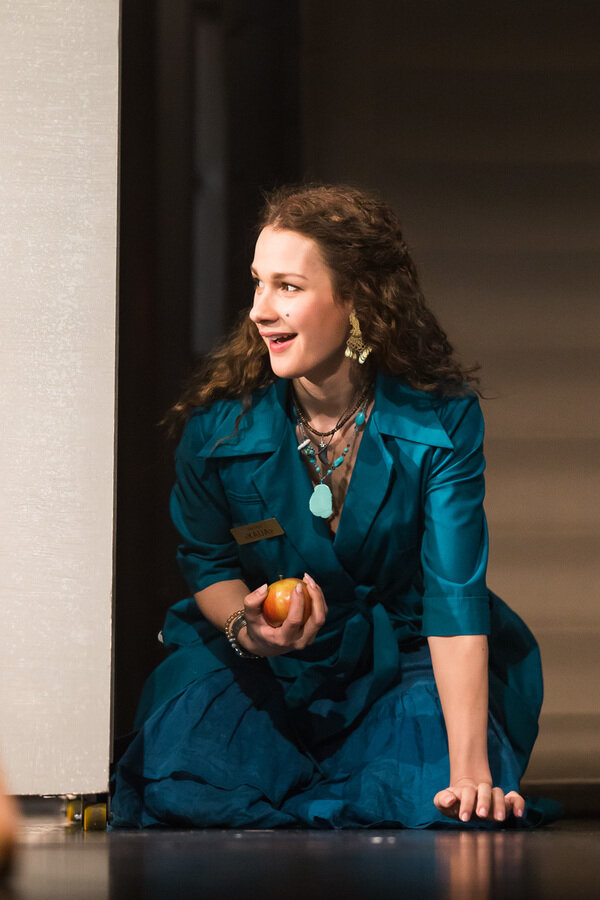 В роли цыганочки.