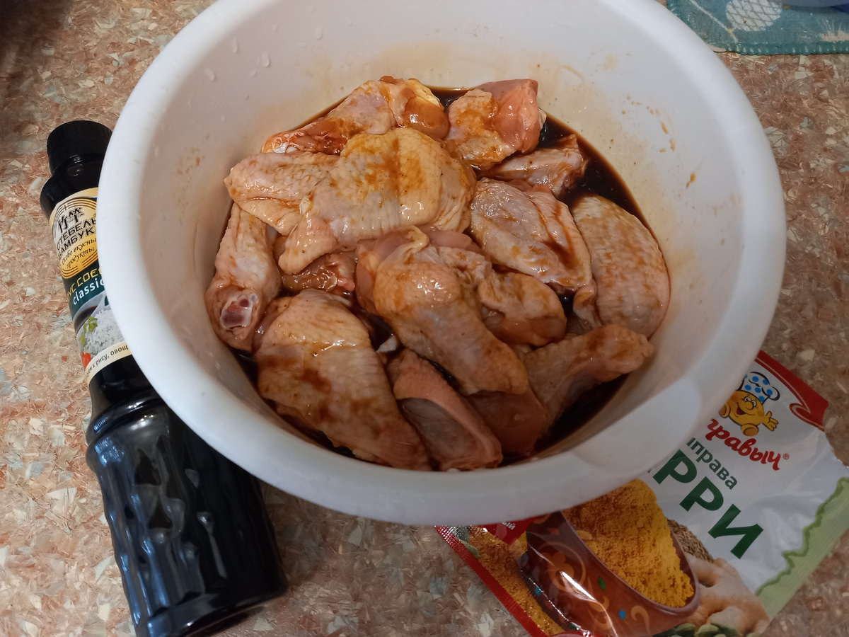 Залили,  засыпали,  перемешать и в холодильник на 3 часа.