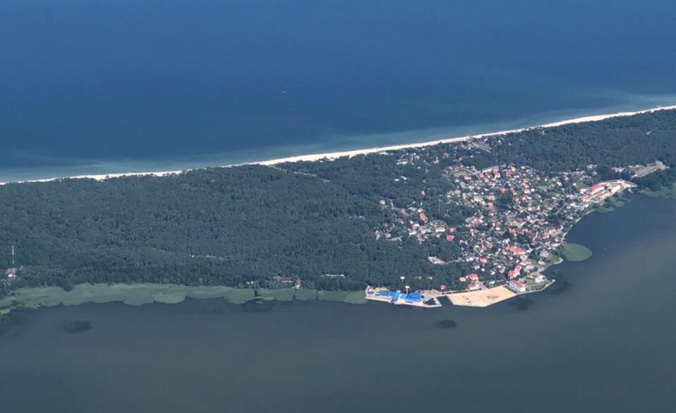 Куршская коса. Поселок Лесной. Вид с самолета