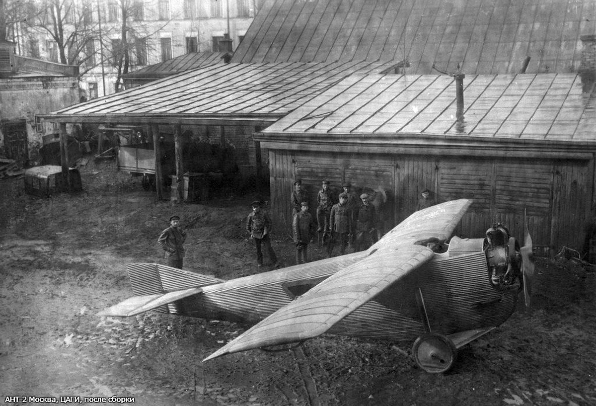 АНТ-2 во дворе ЦАГИ после сборки. Май 1924 года. Фото с сайта aviahistory.ucoz.ru