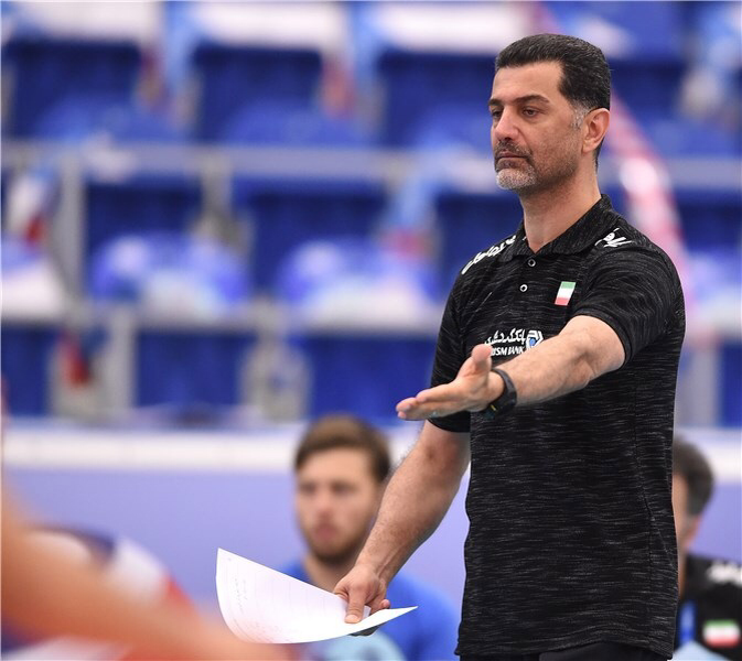 Бехруз Атаи останется главным тренером мужской сборной Ирана по волейболу еще на два года.

 Атаи, который заменил Владимира Алекно у руля сборной после Олимпийских игр в Токио останется у руля сборной. Он уже привел команду к золотой медали на недавно завершившемся чемпионате Азии.
 
51-летний эксперт, который участвовал в деятельности национальной сборной в качестве помощника и главного тренера разных возрастных категорий, подписал двухлетний контракт с иранской федерацией (IRIVF).