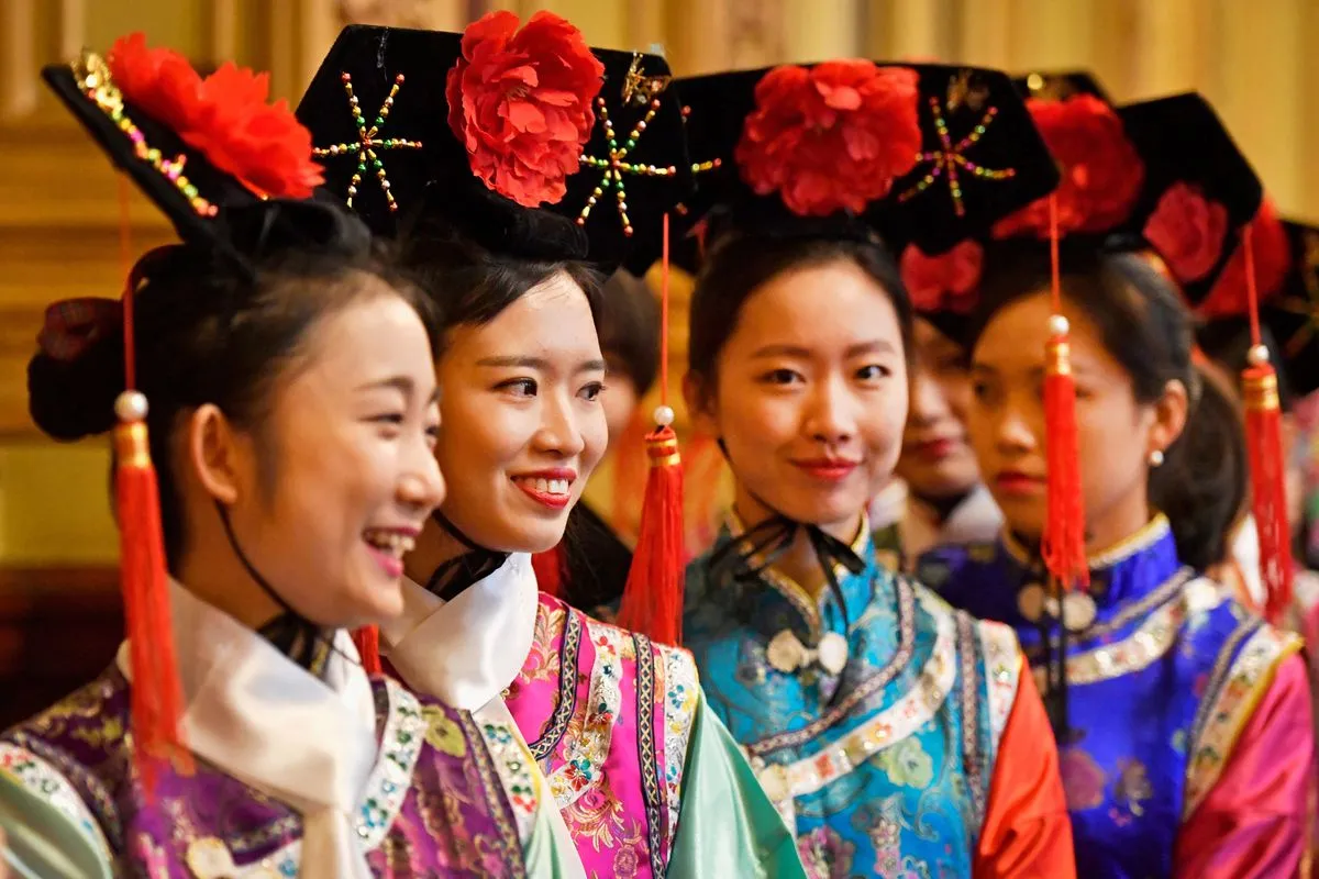 Многомиллионное население Китая делится на 56 национальностей, иногда заметно отличающихся друг от друга.-2
