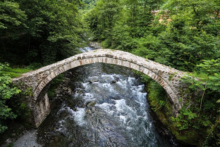 Каменный пост в Кинтриши