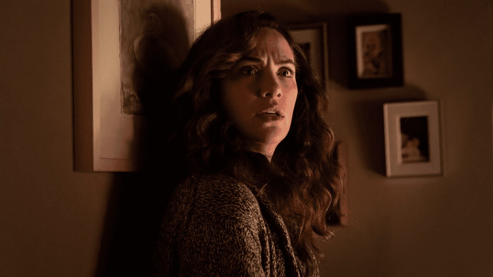 Кадр из сериала "Полуночная месса", 2021 г.