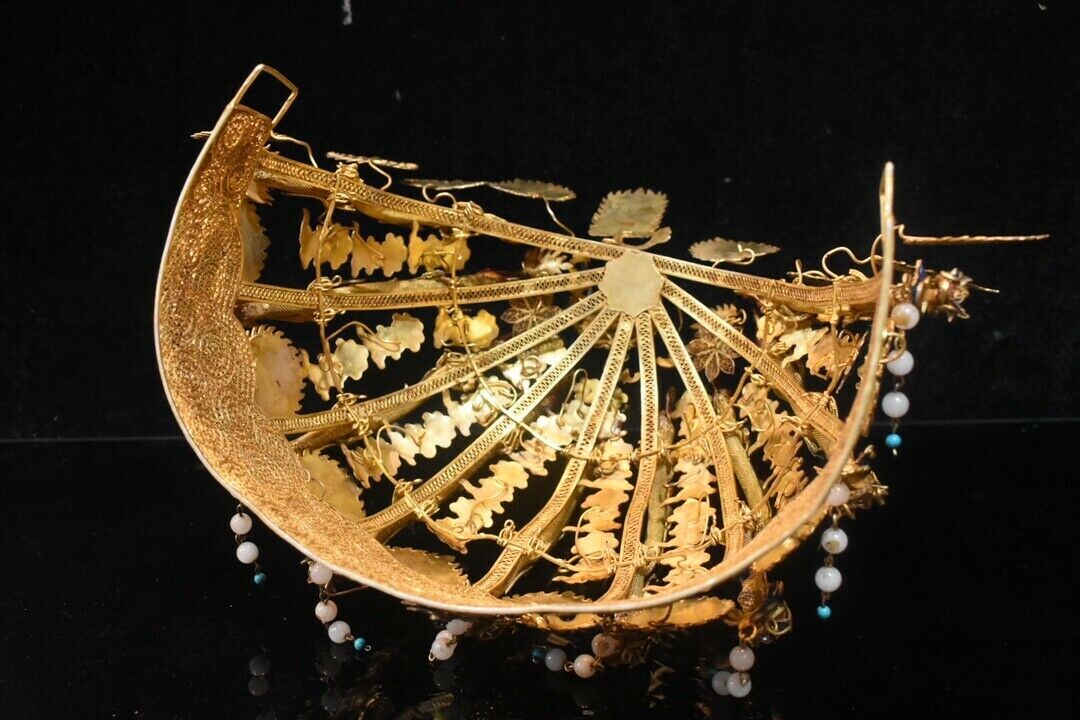 Императорская диадема Цин. Фотографий несколько, листайте галерею.