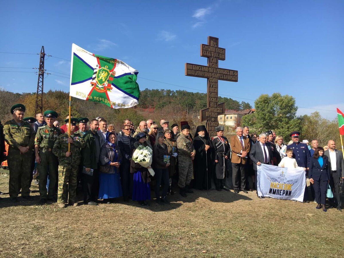 После панихиды — фото на память