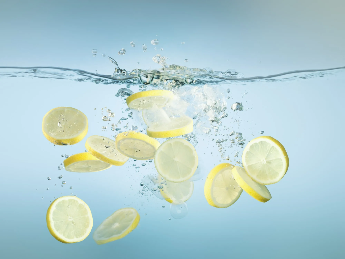 💛🤍💙Польза лимонной воды при похудении: как и когда правильно пить