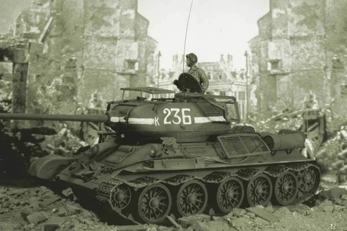 Т 34 ис. Танка т-34-85. Т 34 85 В Берлине. T34 танк. Т-34 во время Великой Отечественной войны.