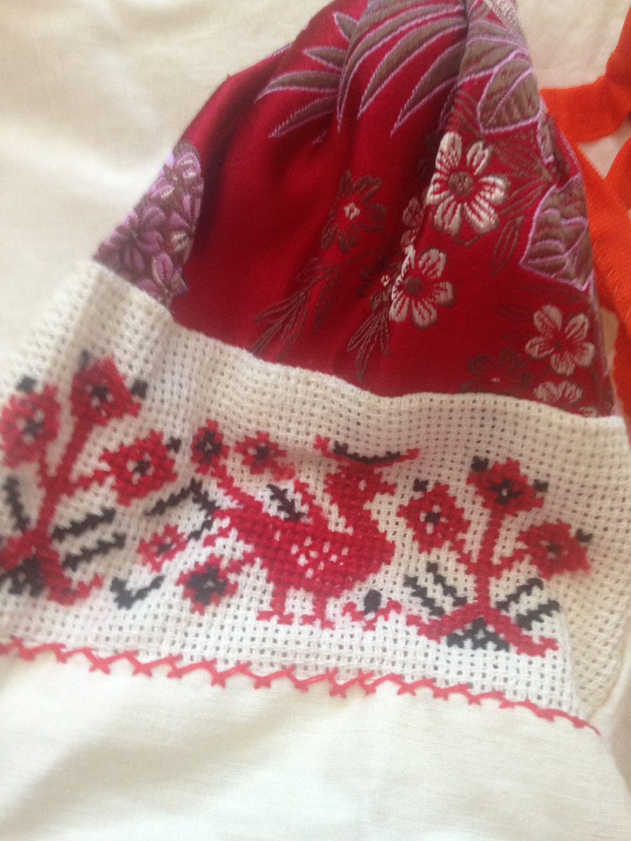 Деталь рукава русской рубашки. Лён, парча, вышивка Крестом. Работа и фото автора.