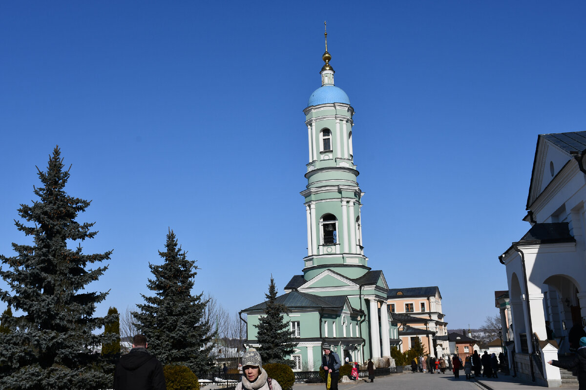 Колокольня в монастыре Оптина Пустынь