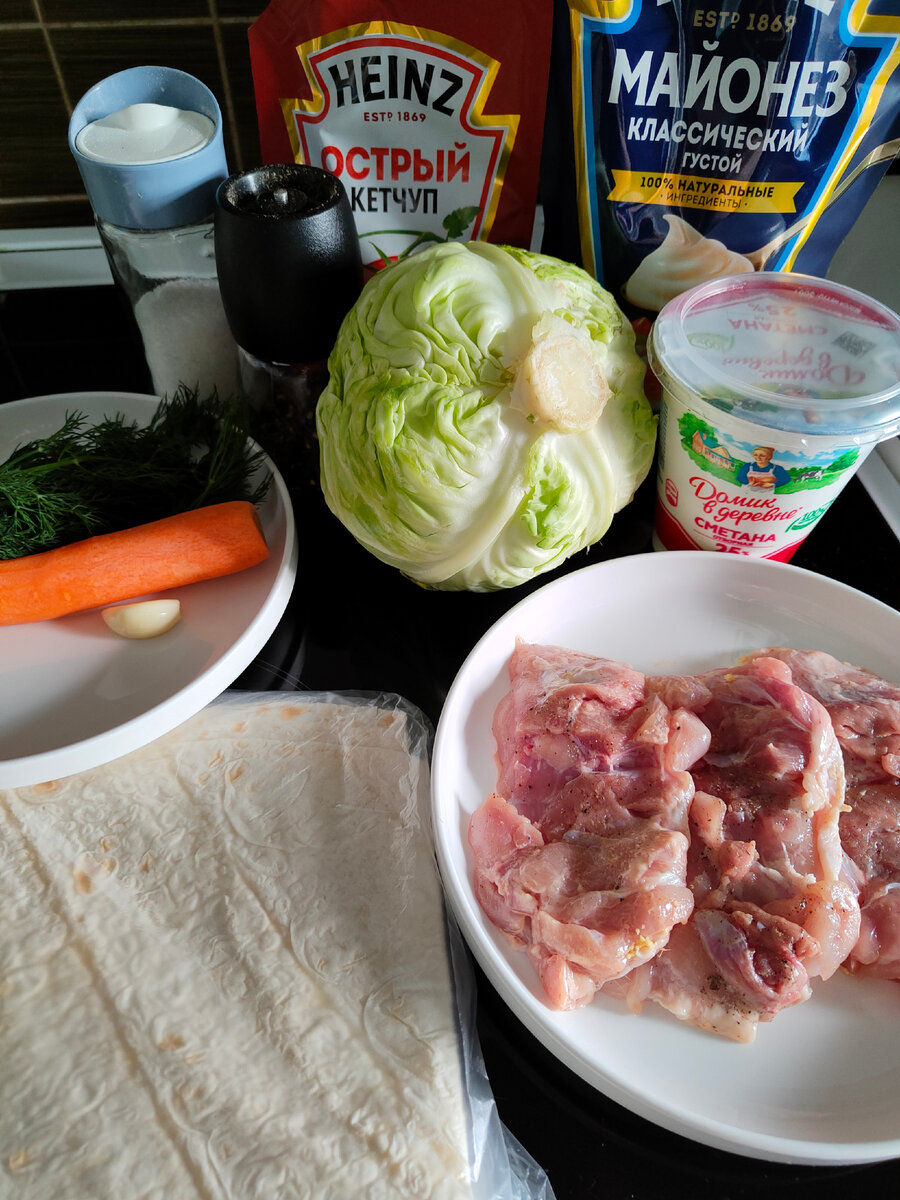 Кетчуп можно заменить на любой другой томатный соус: краснодарский, сацибели. Вместо чесночного соуса я часто использую хумус. Получается ПП вариант шаурмы.