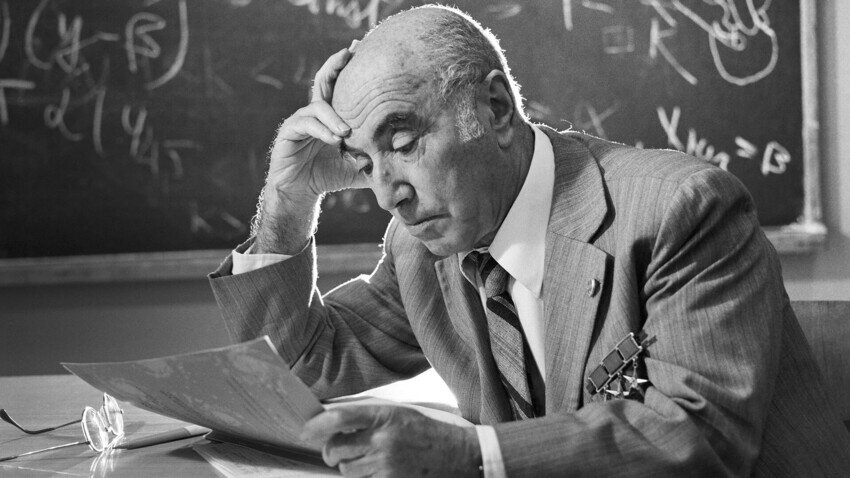 Советский физик и физико-химик, академик АН СССР Яков Зельдович. (с) Анатолий Морковкин/Sputnik