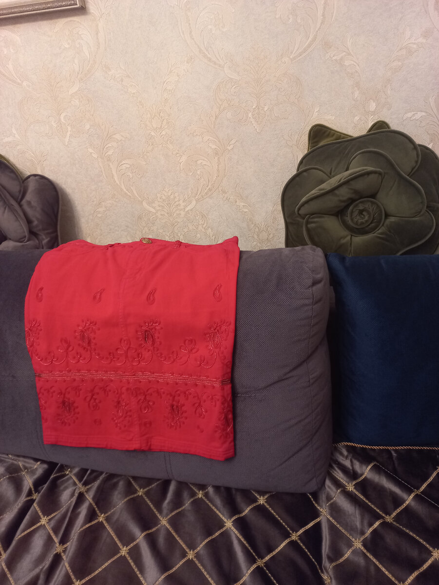 Моя красная красавица😍 Не влезла в неё, поправилась я☹ Надо однозначно похудеть. Хочу вес 50 кг. а ещё лучше чуть поменьше 50 ти.