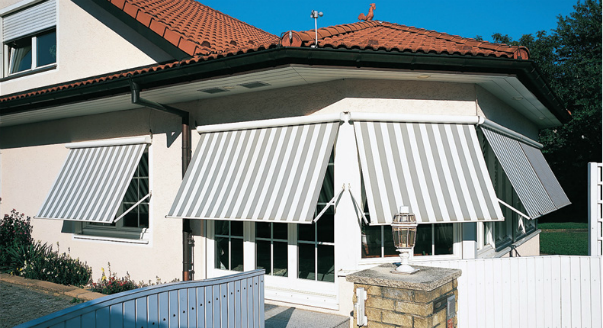 навесная маркиза от компании Юнит-Комфорт.