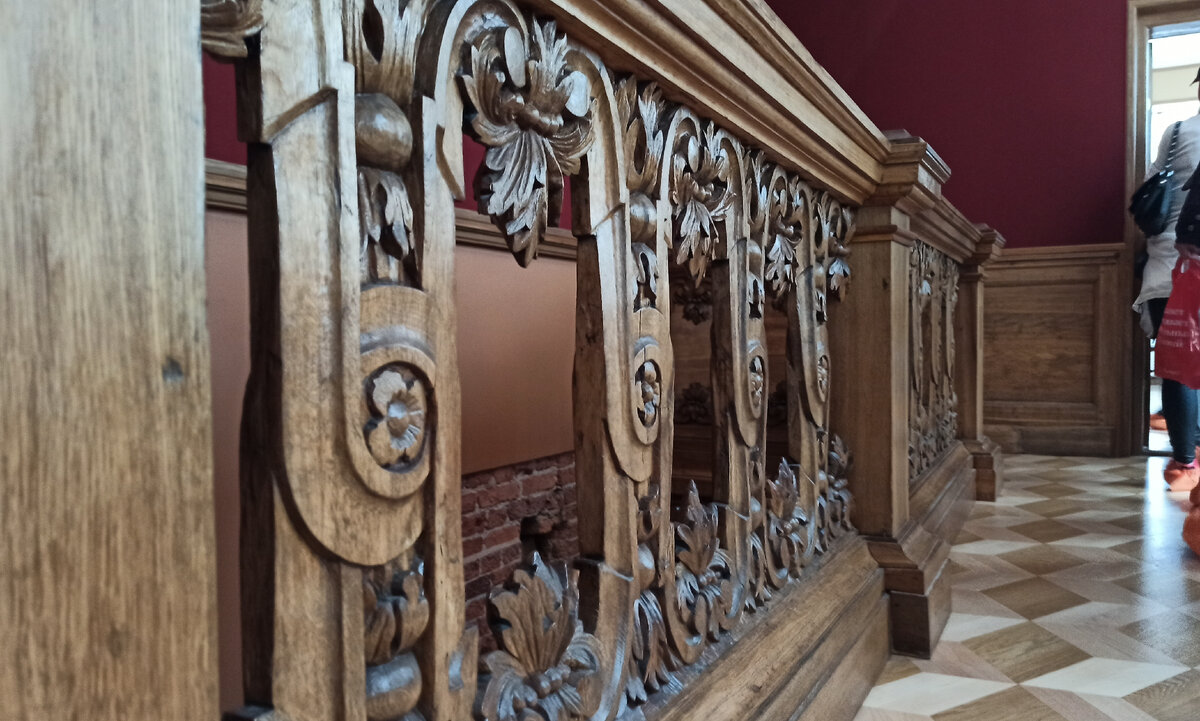 Лестница, ведущая на второй этаж