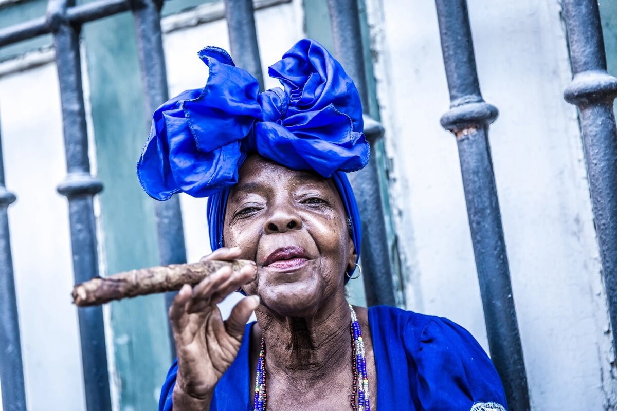 Курить - здоровью вредить! Но в моём возрасте уже можно себя ни в чём не ограничивать. Фото взято из открытых источников.