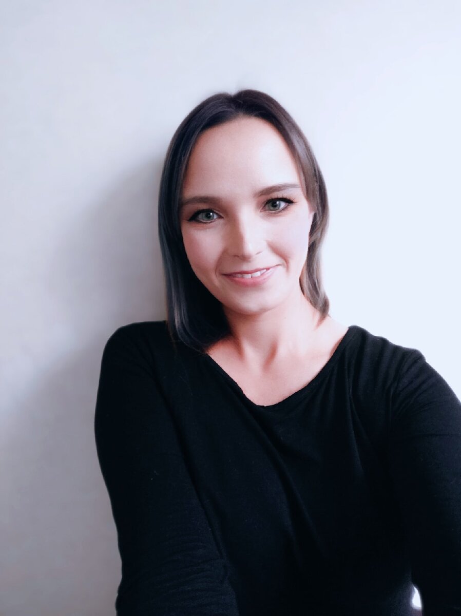Автор блога. Нет, это не траур, просто иногда я ношу черное:)